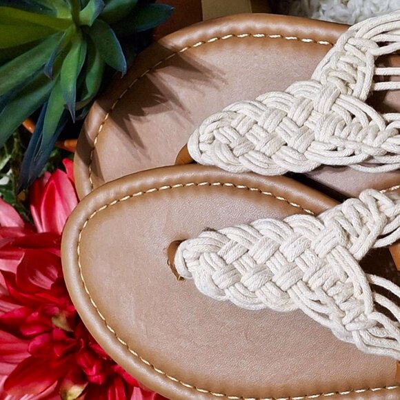 Sole Mates Brand, Flat Shoes Sandals Thongs. Tan Off-White Macramé. Size M 7/8 - Picture 6 of 12